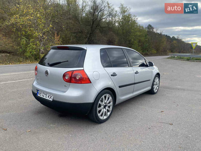 Фольксваген Гольф 2005 у Ямпіль на Automoto.ua Сірий Фольксваген Гольф, об'ємом двигуна 1.6 л та пробігом 266 тис. км за 5750 $, фото 4 на Automoto.ua
