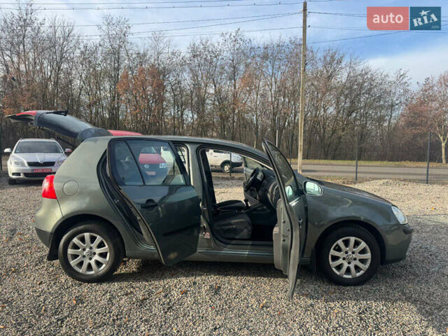 Серый Фольксваген Гольф, объемом двигателя 1.6 л и пробегом 180 тыс. км за 5900 $, фото 53 на Automoto.ua