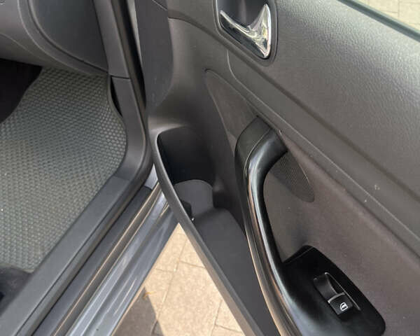 Фольксваген Гольф 2005 у Івано-Франківську на Automoto.ua Сірий Фольксваген Гольф, об'ємом двигуна 1.4 л та пробігом 222 тис. км за 6000 $, фото 15 на Automoto.ua