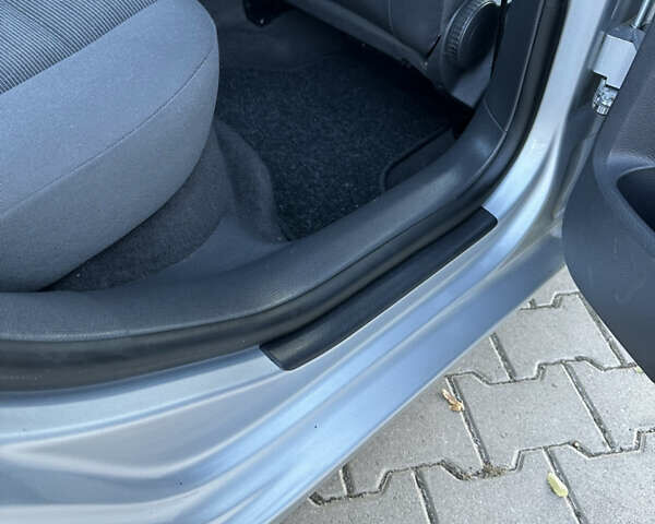 Серый Фольксваген Гольф, объемом двигателя 1.4 л и пробегом 202 тыс. км за 5600 $, фото 66 на Automoto.ua