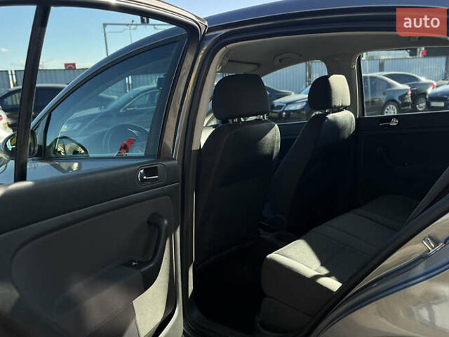 Сірий Фольксваген Гольф, об'ємом двигуна 1.39 л та пробігом 228 тис. км за 5800 $, фото 14 на Automoto.ua