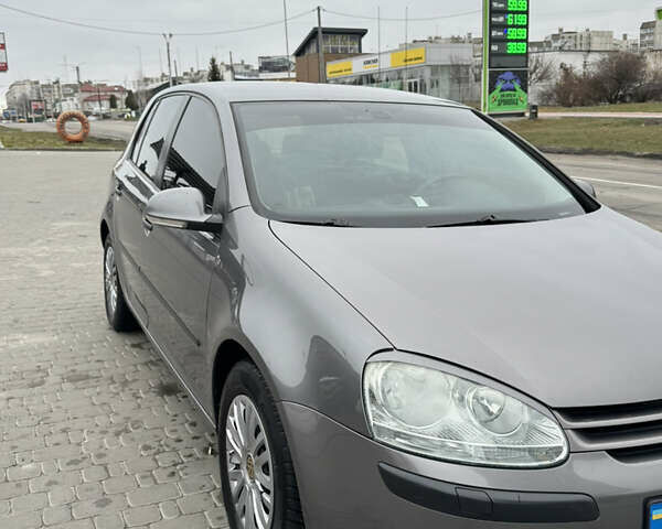 Серый Фольксваген Гольф, объемом двигателя 1.6 л и пробегом 220 тыс. км за 6100 $, фото 1 на Automoto.ua