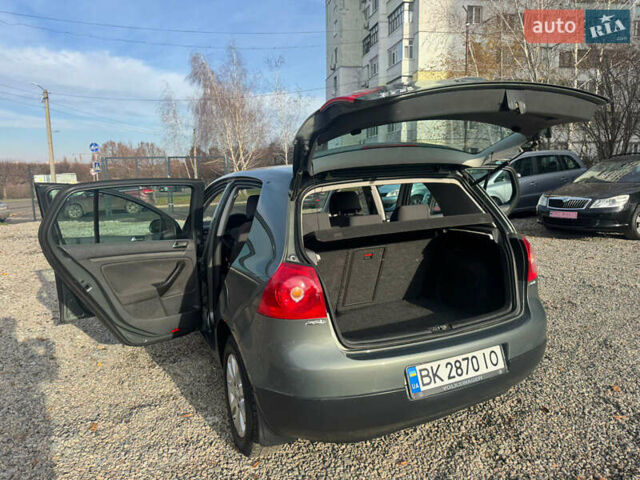 Серый Фольксваген Гольф, объемом двигателя 1.6 л и пробегом 180 тыс. км за 5900 $, фото 45 на Automoto.ua