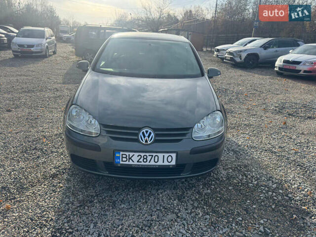 Серый Фольксваген Гольф, объемом двигателя 1.6 л и пробегом 180 тыс. км за 5900 $, фото 2 на Automoto.ua