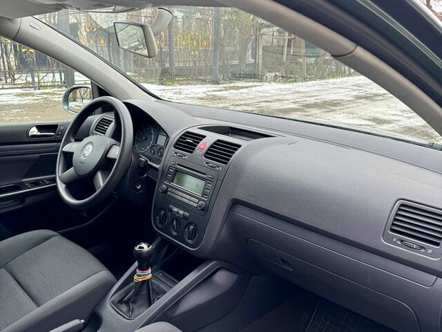 Серый Фольксваген Гольф, объемом двигателя 1.6 л и пробегом 211 тыс. км за 5600 $, фото 6 на Automoto.ua