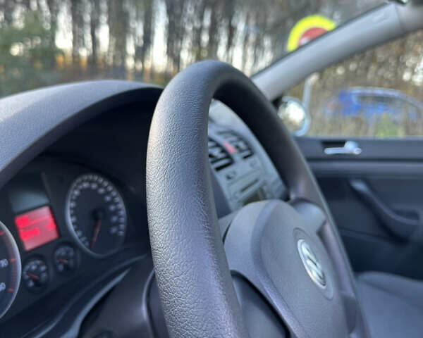 Серый Фольксваген Гольф, объемом двигателя 1.4 л и пробегом 202 тыс. км за 5600 $, фото 45 на Automoto.ua