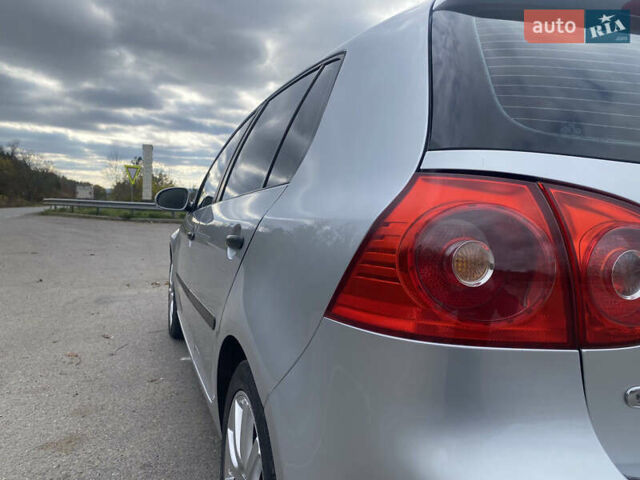 Фольксваген Гольф 2005 у Ямпіль на Automoto.ua Сірий Фольксваген Гольф, об'ємом двигуна 1.6 л та пробігом 266 тис. км за 5750 $, фото 9 на Automoto.ua