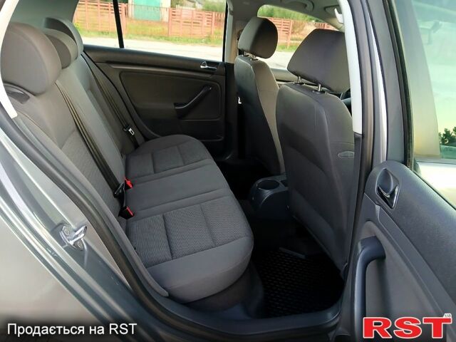 Серый Фольксваген Гольф, объемом двигателя 1.6 л и пробегом 189 тыс. км за 6100 $, фото 8 на Automoto.ua