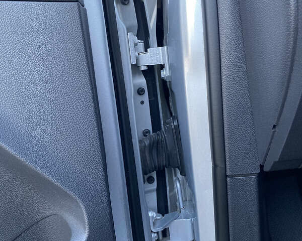 Фольксваген Гольф 2005 у Ямпіль на Automoto.ua Сірий Фольксваген Гольф, об'ємом двигуна 1.6 л та пробігом 266 тис. км за 5750 $, фото 22 на Automoto.ua