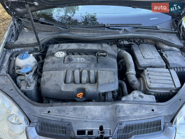 Серый Фольксваген Гольф, объемом двигателя 1.6 л и пробегом 225 тыс. км за 5500 $, фото 26 на Automoto.ua