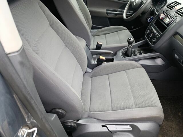 Серый Фольксваген Гольф, объемом двигателя 1.6 л и пробегом 331 тыс. км за 5300 $, фото 4 на Automoto.ua