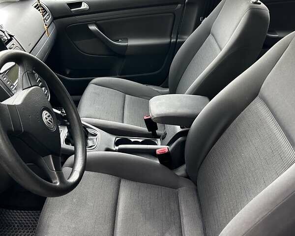 Серый Фольксваген Гольф, объемом двигателя 1.6 л и пробегом 221 тыс. км за 4200 $, фото 20 на Automoto.ua