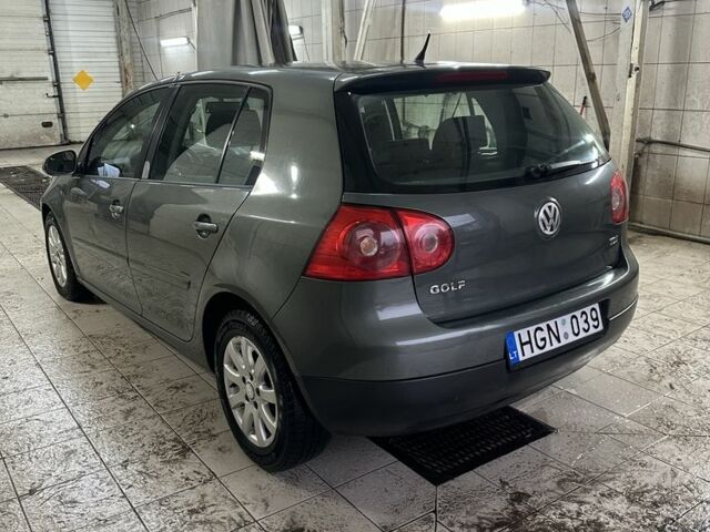 Серый Фольксваген Гольф, объемом двигателя 1.9 л и пробегом 300 тыс. км за 3200 $, фото 4 на Automoto.ua