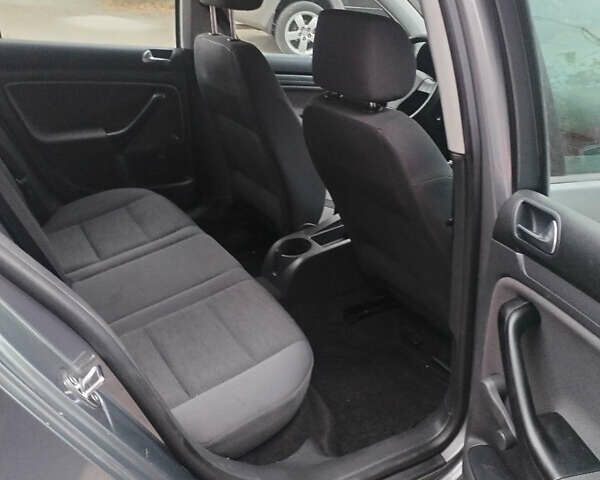 Серый Фольксваген Гольф, объемом двигателя 1.6 л и пробегом 205 тыс. км за 5900 $, фото 8 на Automoto.ua