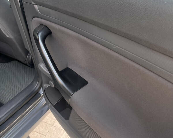 Фольксваген Гольф 2005 у Івано-Франківську на Automoto.ua Сірий Фольксваген Гольф, об'ємом двигуна 1.4 л та пробігом 222 тис. км за 6000 $, фото 16 на Automoto.ua