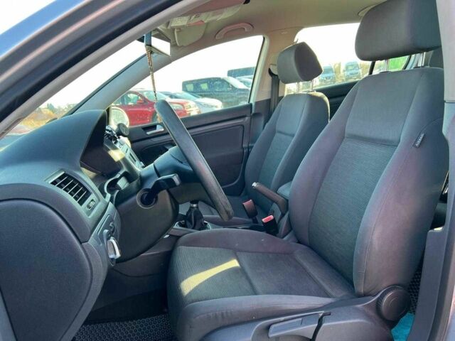 Серый Фольксваген Гольф, объемом двигателя 1.6 л и пробегом 222 тыс. км за 4990 $, фото 17 на Automoto.ua