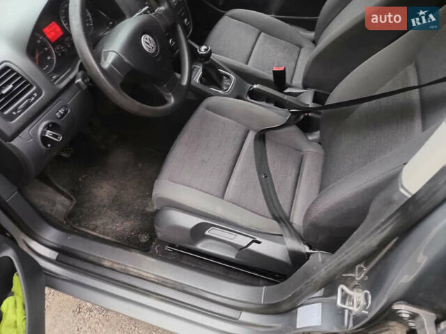 Серый Фольксваген Гольф, объемом двигателя 1.6 л и пробегом 205 тыс. км за 5900 $, фото 6 на Automoto.ua
