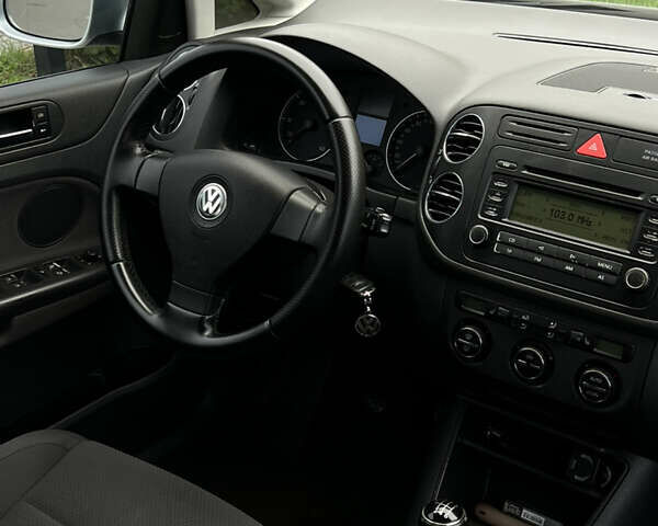 Сірий Фольксваген Гольф, об'ємом двигуна 1.97 л та пробігом 325 тис. км за 6500 $, фото 9 на Automoto.ua