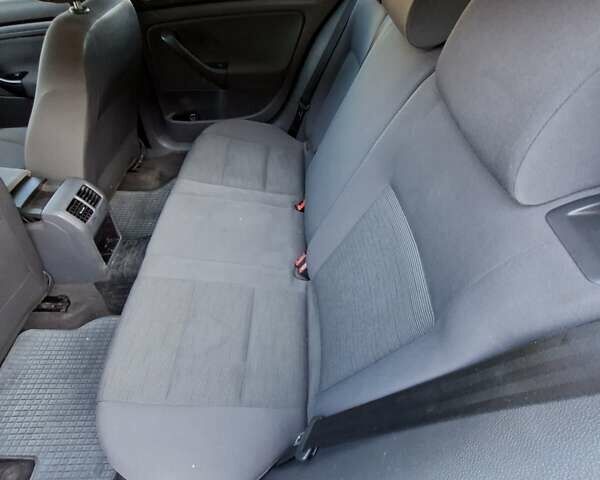 Сірий Фольксваген Гольф, об'ємом двигуна 1.6 л та пробігом 250 тис. км за 5700 $, фото 5 на Automoto.ua