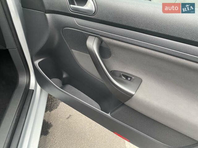 Сірий Фольксваген Гольф, об'ємом двигуна 1.6 л та пробігом 203 тис. км за 5200 $, фото 15 на Automoto.ua