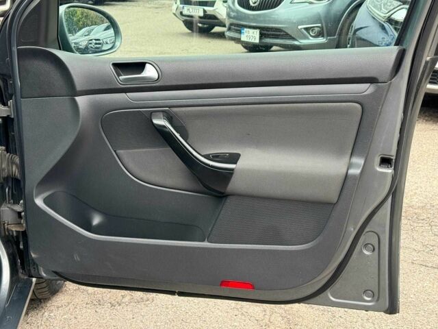 Серый Фольксваген Гольф, объемом двигателя 1.4 л и пробегом 271 тыс. км за 5090 $, фото 21 на Automoto.ua