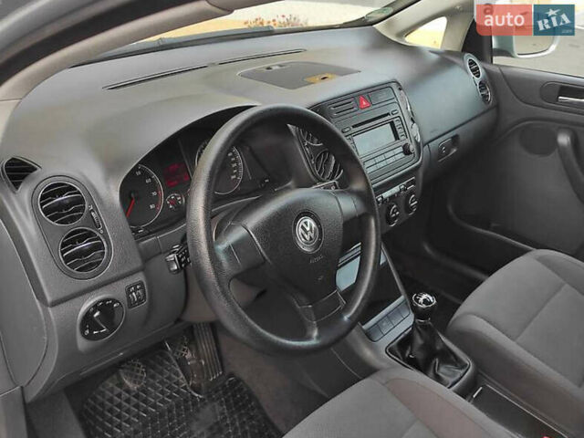 Серый Фольксваген Гольф, объемом двигателя 1.6 л и пробегом 250 тыс. км за 4800 $, фото 9 на Automoto.ua