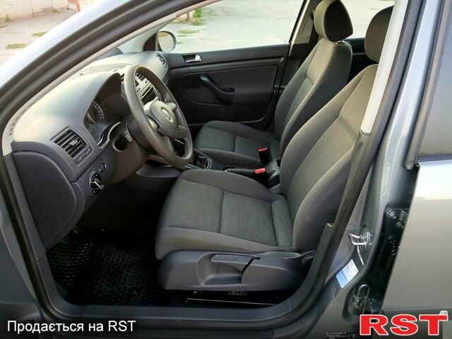 Серый Фольксваген Гольф, объемом двигателя 1.6 л и пробегом 189 тыс. км за 6100 $, фото 5 на Automoto.ua