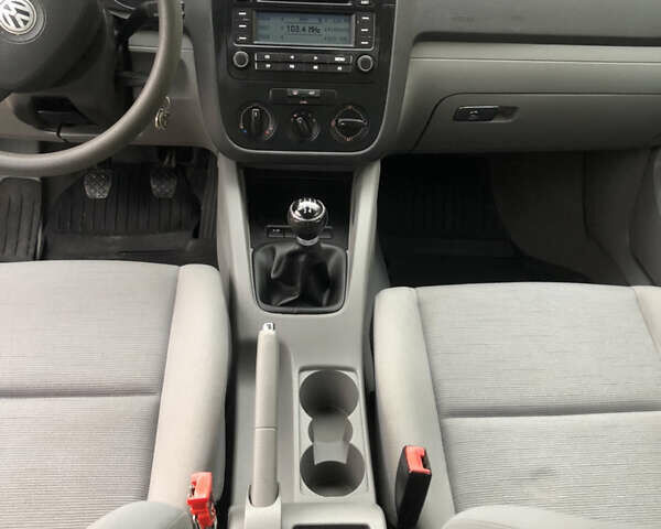 Серый Фольксваген Гольф, объемом двигателя 1.39 л и пробегом 200 тыс. км за 4700 $, фото 7 на Automoto.ua