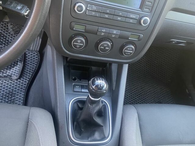 Серый Фольксваген Гольф, объемом двигателя 1.4 л и пробегом 234 тыс. км за 4450 $, фото 5 на Automoto.ua