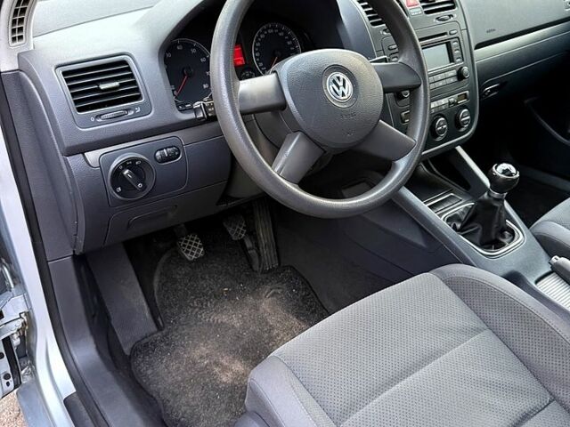 Серый Фольксваген Гольф, объемом двигателя 1.6 л и пробегом 175 тыс. км за 6500 $, фото 6 на Automoto.ua