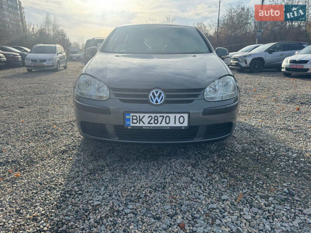 Серый Фольксваген Гольф, объемом двигателя 1.6 л и пробегом 180 тыс. км за 5900 $, фото 1 на Automoto.ua