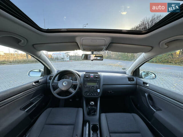 Серый Фольксваген Гольф, объемом двигателя 1.4 л и пробегом 202 тыс. км за 5600 $, фото 60 на Automoto.ua