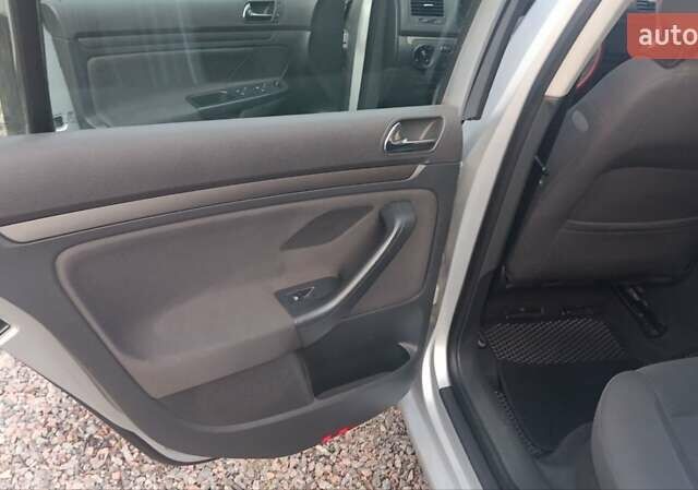 Серый Фольксваген Гольф, объемом двигателя 1.6 л и пробегом 242 тыс. км за 5150 $, фото 28 на Automoto.ua