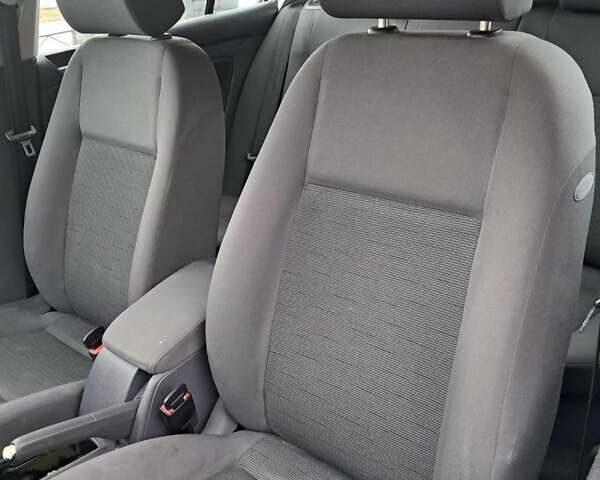 Сірий Фольксваген Гольф, об'ємом двигуна 1.6 л та пробігом 244 тис. км за 5599 $, фото 7 на Automoto.ua