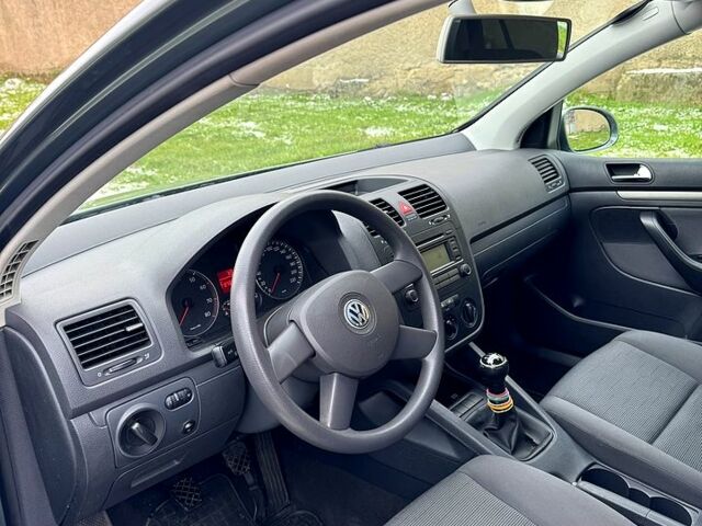 Серый Фольксваген Гольф, объемом двигателя 1.6 л и пробегом 211 тыс. км за 5600 $, фото 8 на Automoto.ua