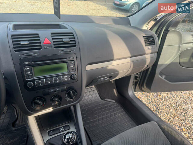 Серый Фольксваген Гольф, объемом двигателя 1.6 л и пробегом 180 тыс. км за 5900 $, фото 29 на Automoto.ua