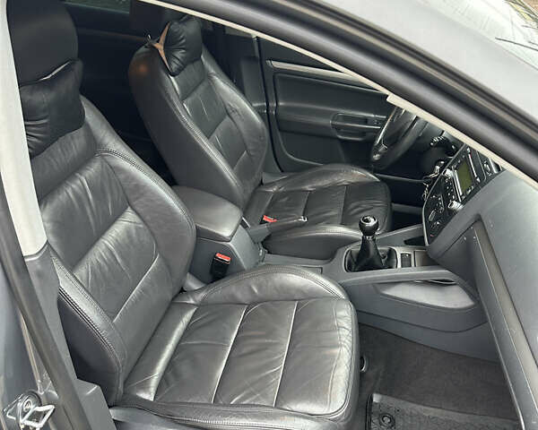 Серый Фольксваген Гольф, объемом двигателя 1.6 л и пробегом 202 тыс. км за 6300 $, фото 16 на Automoto.ua