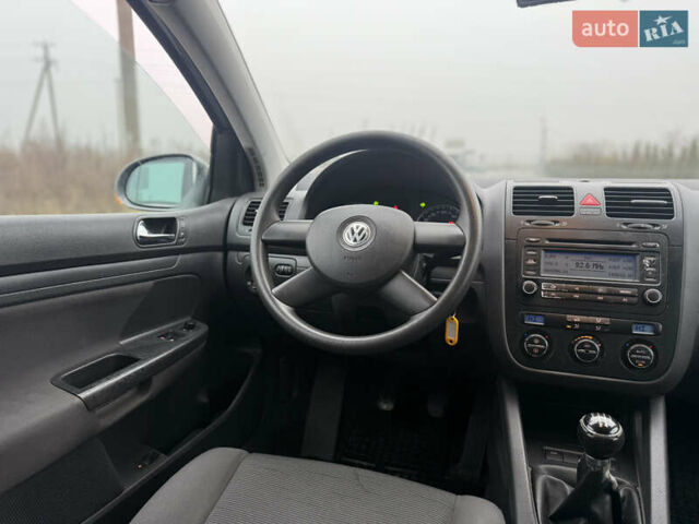 Серый Фольксваген Гольф, объемом двигателя 1.6 л и пробегом 218 тыс. км за 5950 $, фото 20 на Automoto.ua
