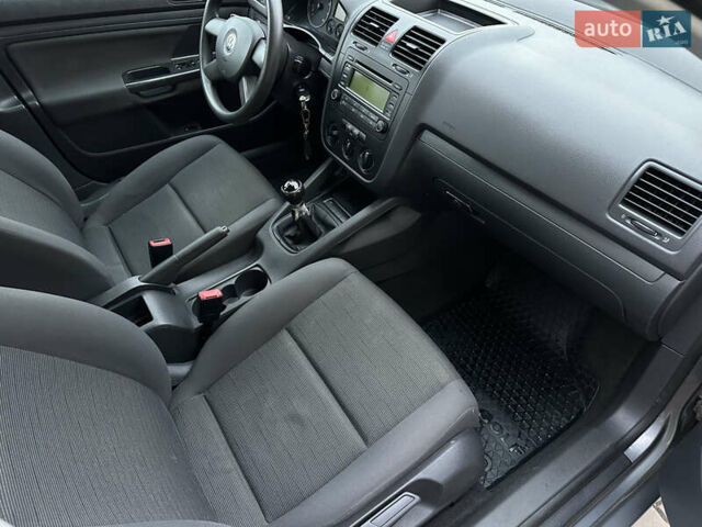 Серый Фольксваген Гольф, объемом двигателя 1.4 л и пробегом 270 тыс. км за 4400 $, фото 9 на Automoto.ua