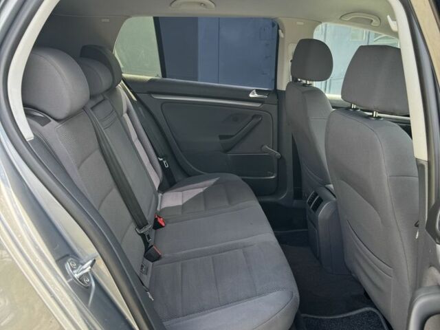 Сірий Фольксваген Гольф, об'ємом двигуна 1.6 л та пробігом 238 тис. км за 5700 $, фото 2 на Automoto.ua