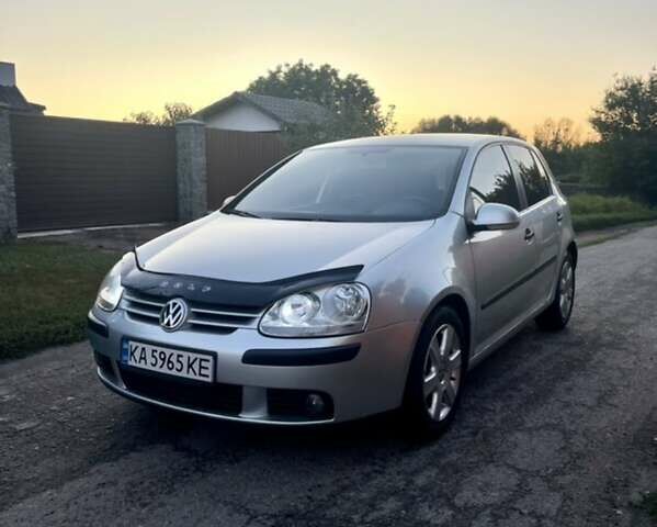 Серый Фольксваген Гольф, объемом двигателя 1.6 л и пробегом 285 тыс. км за 5900 $, фото 2 на Automoto.ua