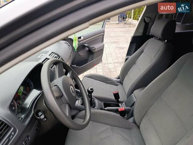Серый Фольксваген Гольф, объемом двигателя 1.6 л и пробегом 331 тыс. км за 5100 $, фото 16 на Automoto.ua