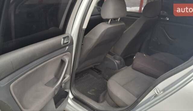 Серый Фольксваген Гольф, объемом двигателя 1.4 л и пробегом 282 тыс. км за 4500 $, фото 6 на Automoto.ua