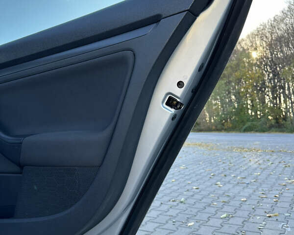 Серый Фольксваген Гольф, объемом двигателя 1.4 л и пробегом 202 тыс. км за 5600 $, фото 65 на Automoto.ua