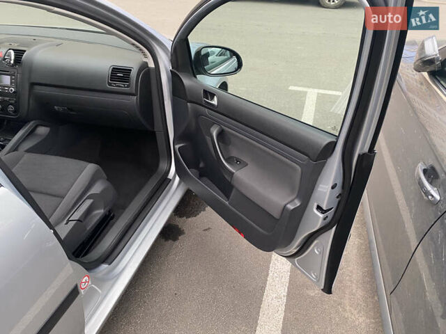 Сірий Фольксваген Гольф, об'ємом двигуна 1.6 л та пробігом 203 тис. км за 5200 $, фото 14 на Automoto.ua