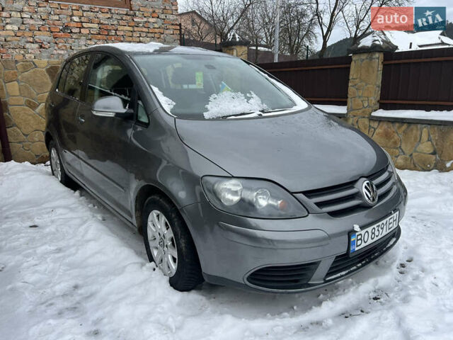 Серый Фольксваген Гольф, объемом двигателя 1.6 л и пробегом 230 тыс. км за 3999 $, фото 3 на Automoto.ua