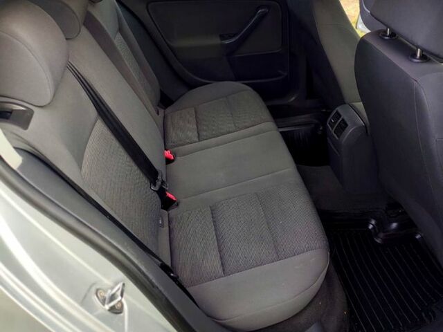 Серый Фольксваген Гольф, объемом двигателя 1.6 л и пробегом 185 тыс. км за 5500 $, фото 11 на Automoto.ua