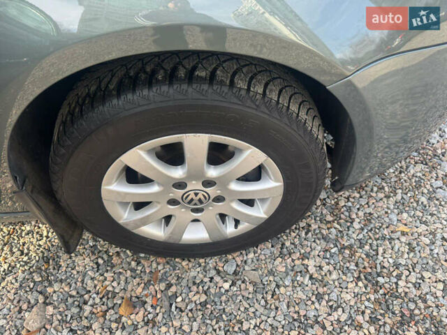 Серый Фольксваген Гольф, объемом двигателя 1.6 л и пробегом 180 тыс. км за 5900 $, фото 63 на Automoto.ua