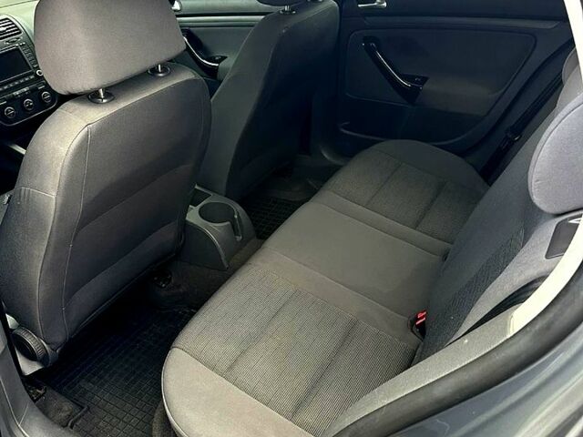 Сірий Фольксваген Гольф, об'ємом двигуна 1.4 л та пробігом 230 тис. км за 5100 $, фото 5 на Automoto.ua