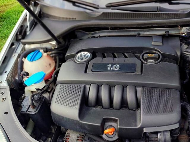 Серый Фольксваген Гольф, объемом двигателя 1.6 л и пробегом 185 тыс. км за 5500 $, фото 5 на Automoto.ua